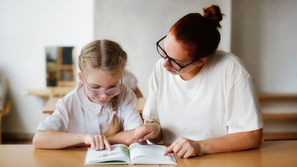a tutoring helping a student read